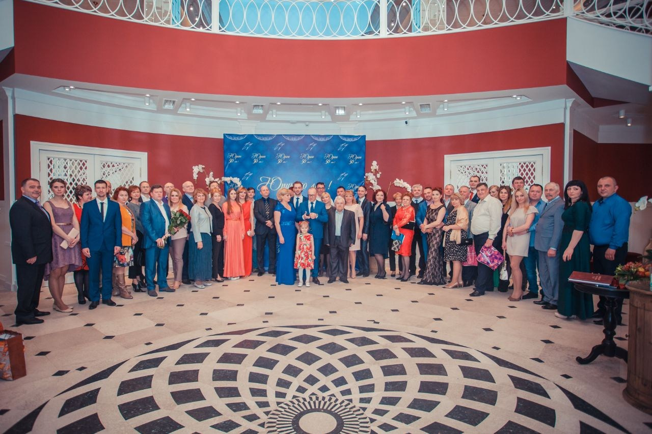 Ведущий + диджей + 1 из 8 моих услуг в подарок!