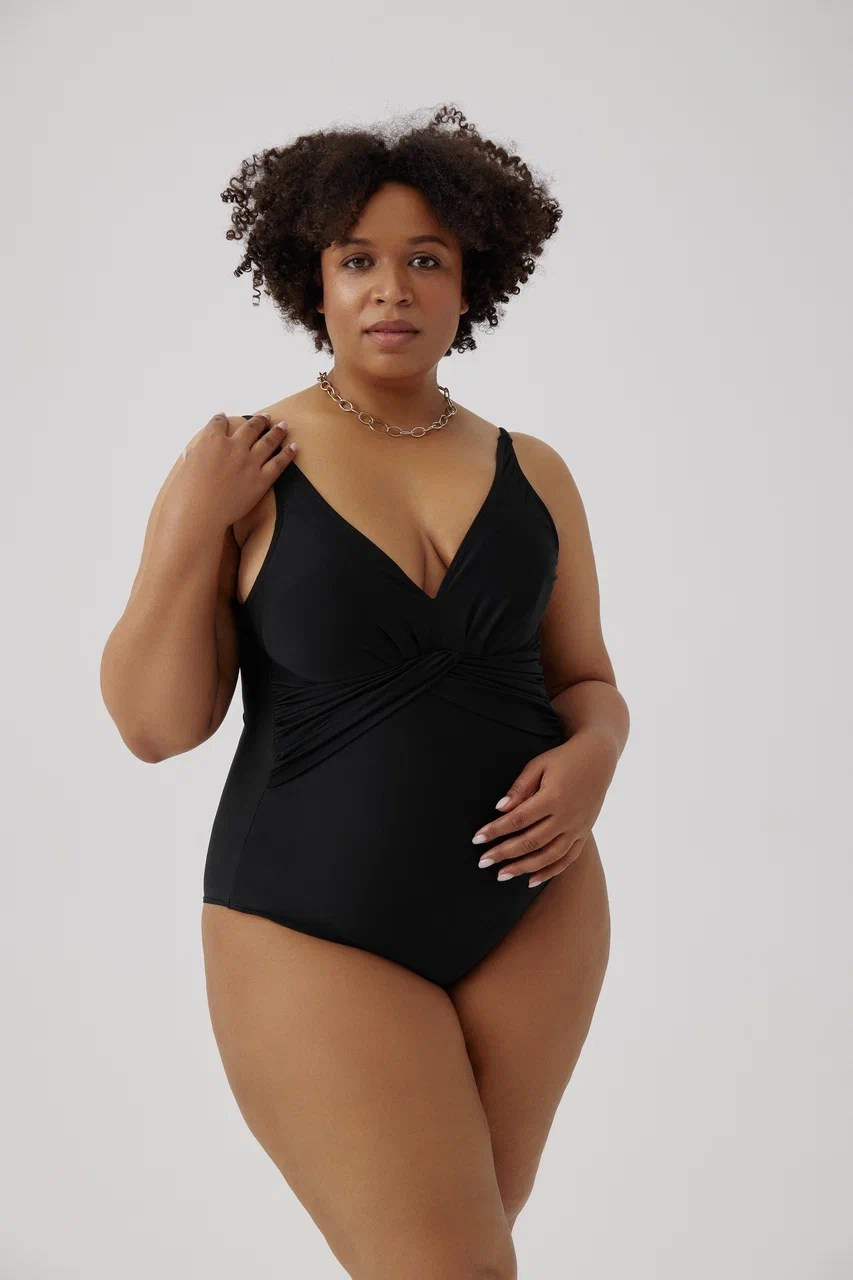 Темнокожая женщина модель для фотосесий