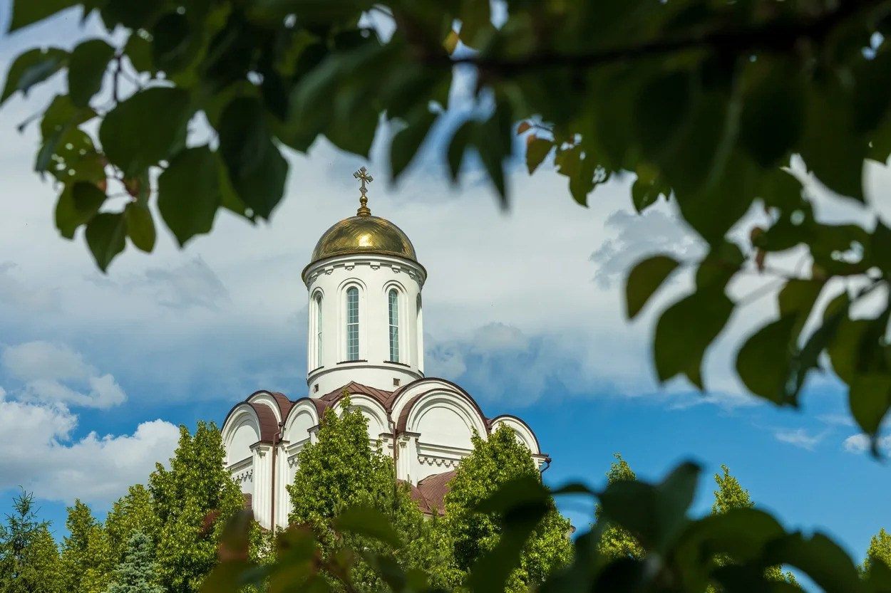 МИТРОПОЛИТ ИГНАТИЙ СОВЕРШИЛ БОЖЕСТВЕННУЮ ЛИТУРГИЮ В ХРАМЕ СВЯТОГО ВЕЛИКОМУЧЕНИКА ГЕОРГИЯ ПОБЕДОНОСЦА. Саратовское Северо-Западное благочиние