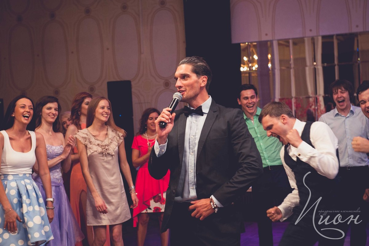 Летнаяя свадьба в Подмосковье в Артиленде. Праздничное агентство ПИОН