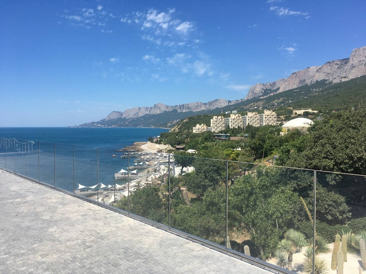 Локации для фотосессии в Ялте. Профессиональная фотосъемка в Крыму. Натуральные эмоции и живые кадры. Забронируйте дату прямо сейчас!