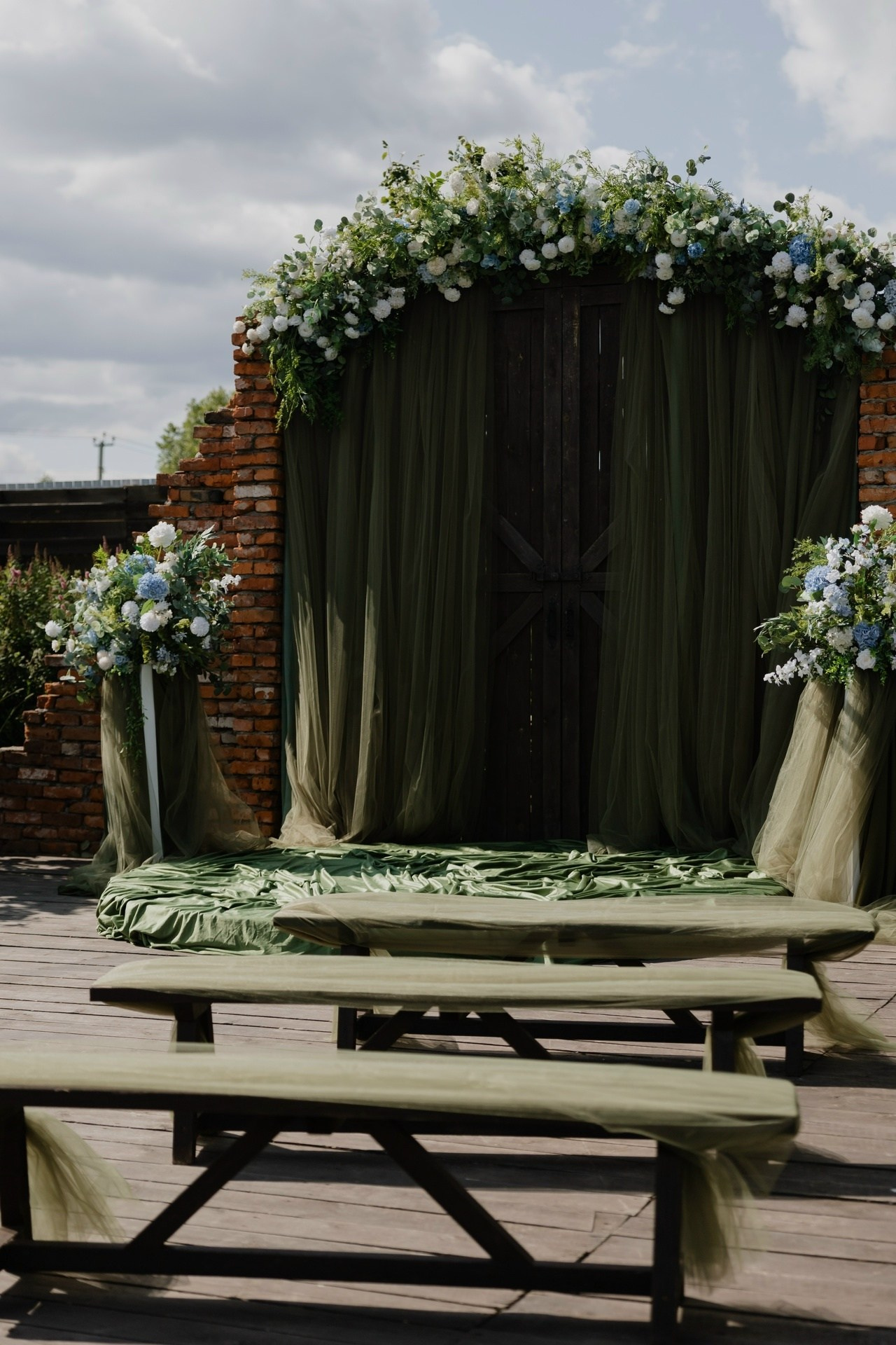 Амбарные ворота. Локация для церемонии и фотосессии. Свадебная площадка РАНЧО