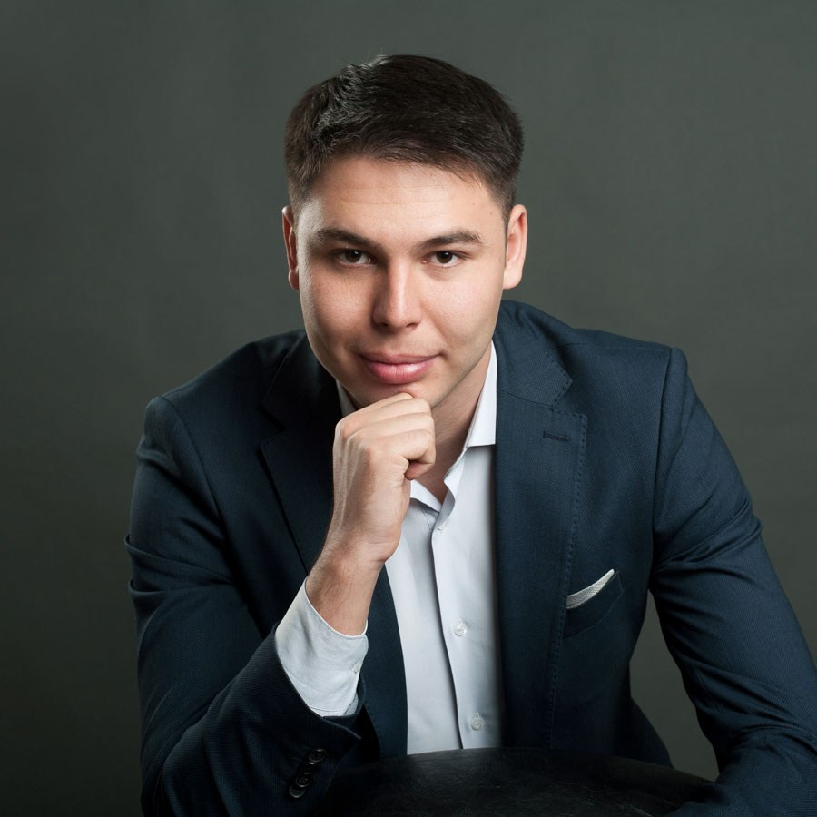 Деловой (бизнес) портрет. Фотостудия Алматы. Фотосъемка Алматы. Фотосессия Алматы. Фотокурсы. Обучение фотографии. Аренда студии