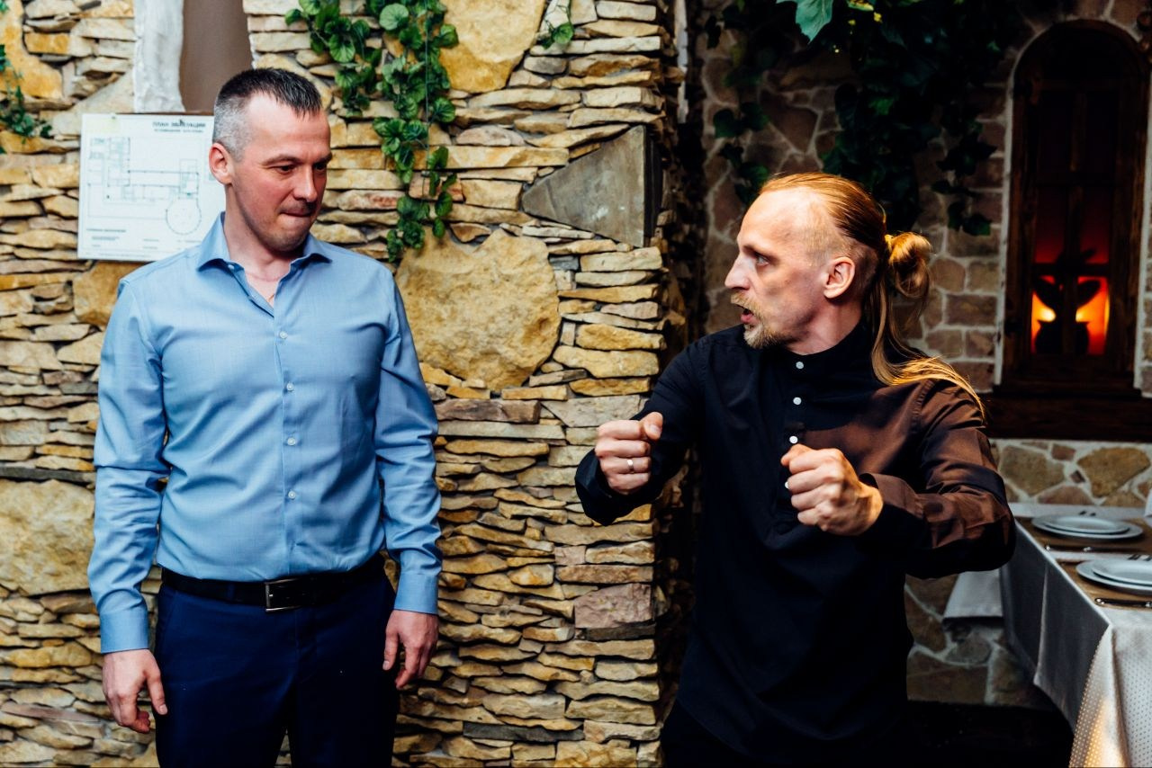 Ведущий + диджей + 1 из 8 моих услуг в подарок!