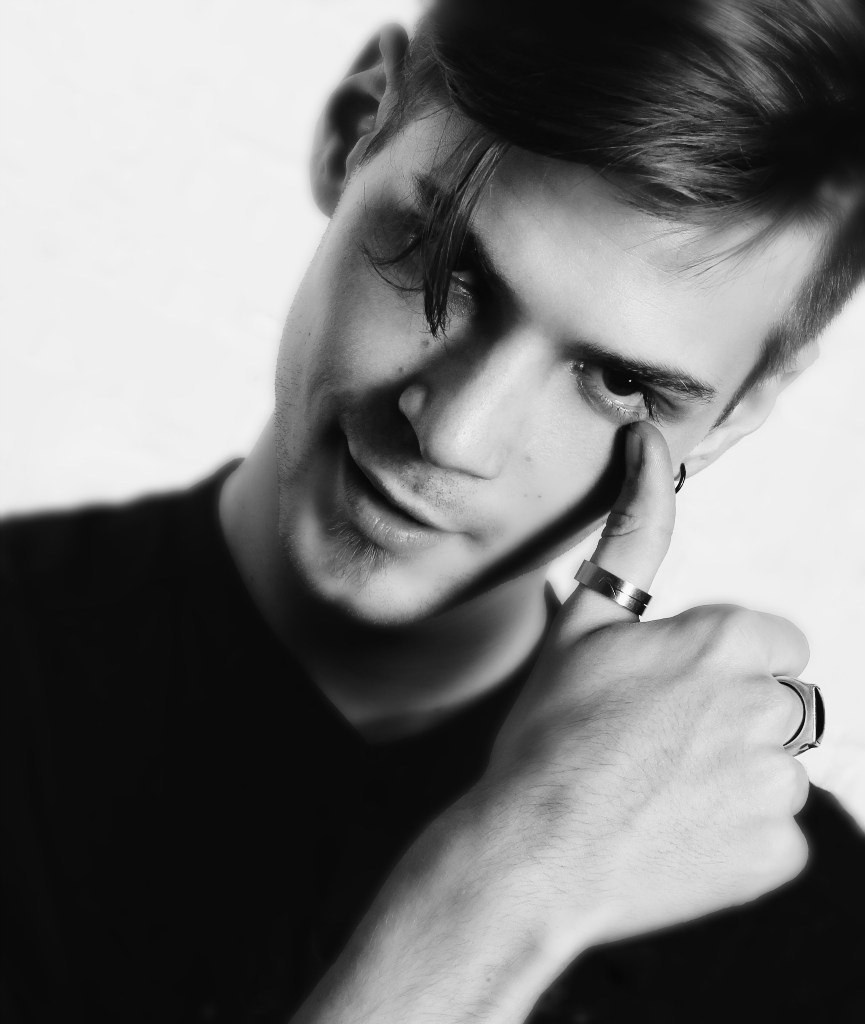 Создайте сильный кастинг‑портрет: подготовка, свет, позы и естественная ретушь для актёров. Фотограф Екатерина Малян, город Москва