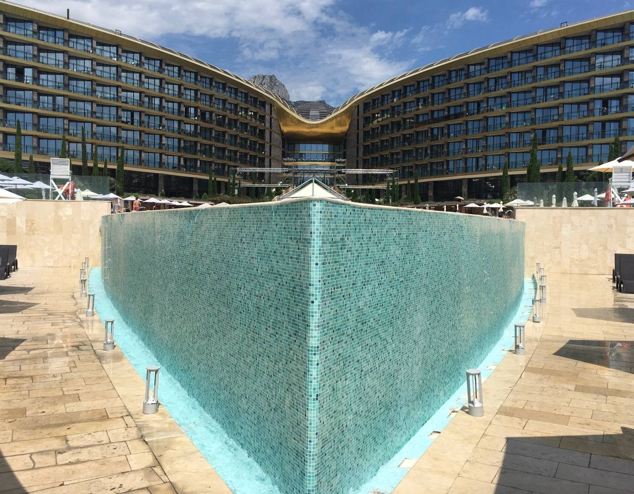 Локации для фотосессии в Ялте. Профессиональная фотосъемка в Крыму. Натуральные эмоции и живые кадры. Забронируйте дату прямо сейчас!