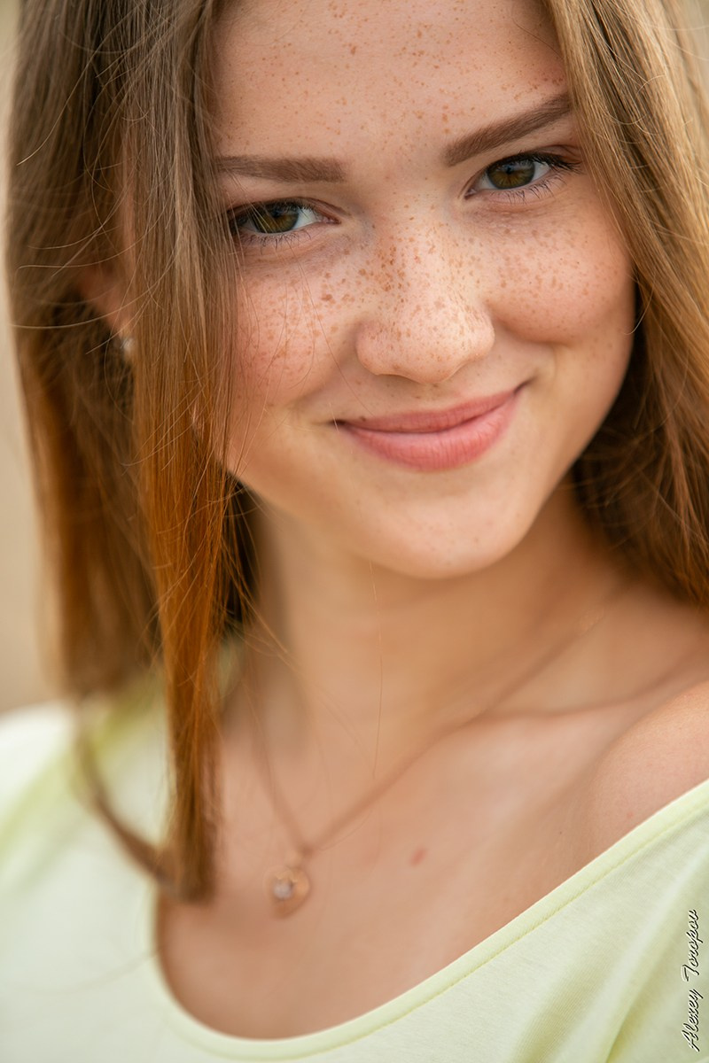 Портрет молодой девушки