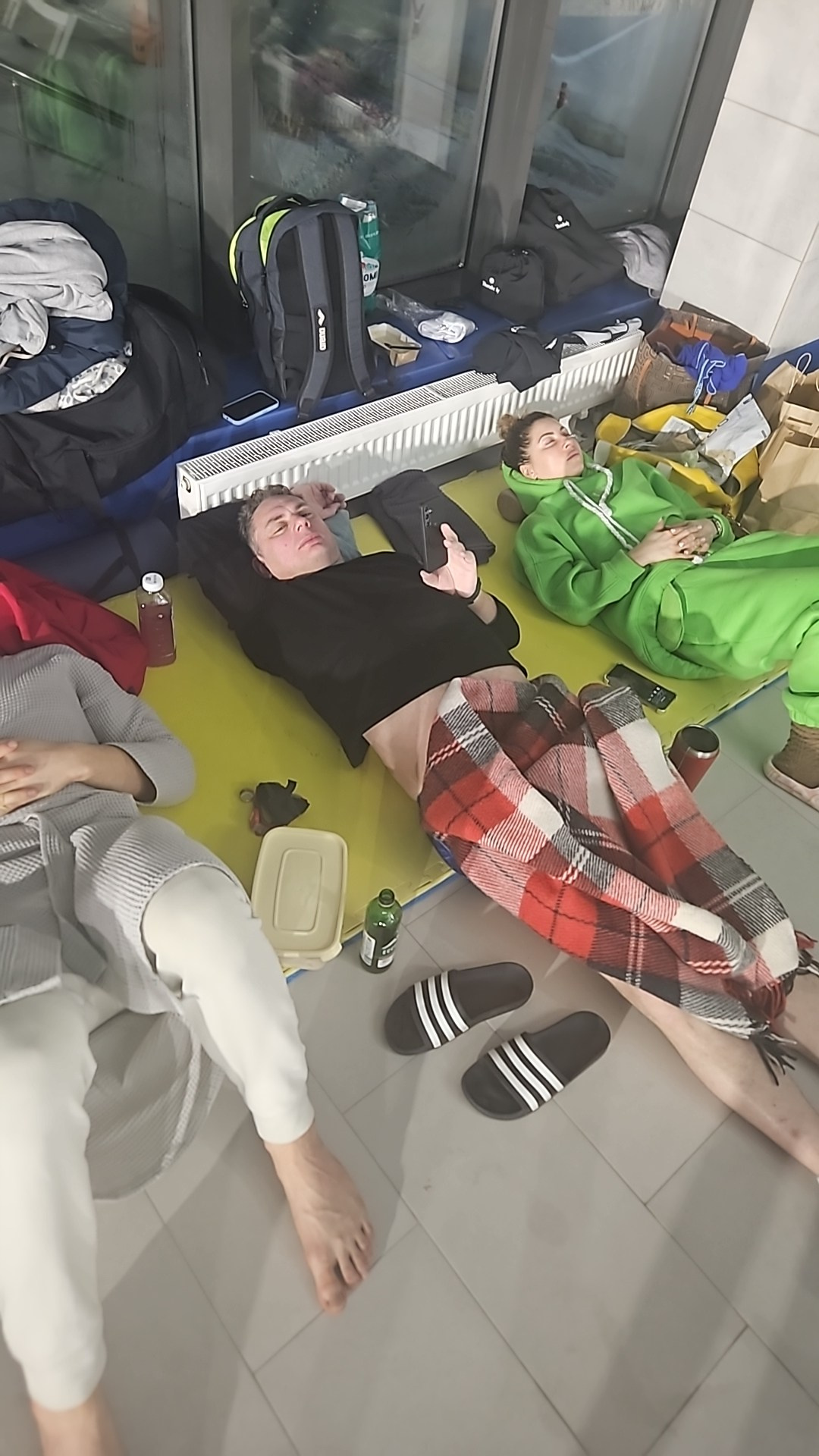 Полежать посмотреть ТГ, слова поддержки и любви, и чуть спать