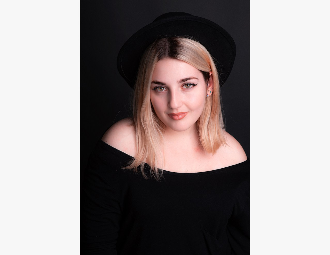 Стильный портрет от фотографа Богатырева Николая Николаевича – профессиональная фотосессия в студии. Закажите индивидуальную съемку в Мценске, Орле, Черни и получите выразительные фото! Посетите BOGATYREVPHOTO.RU для заказа!