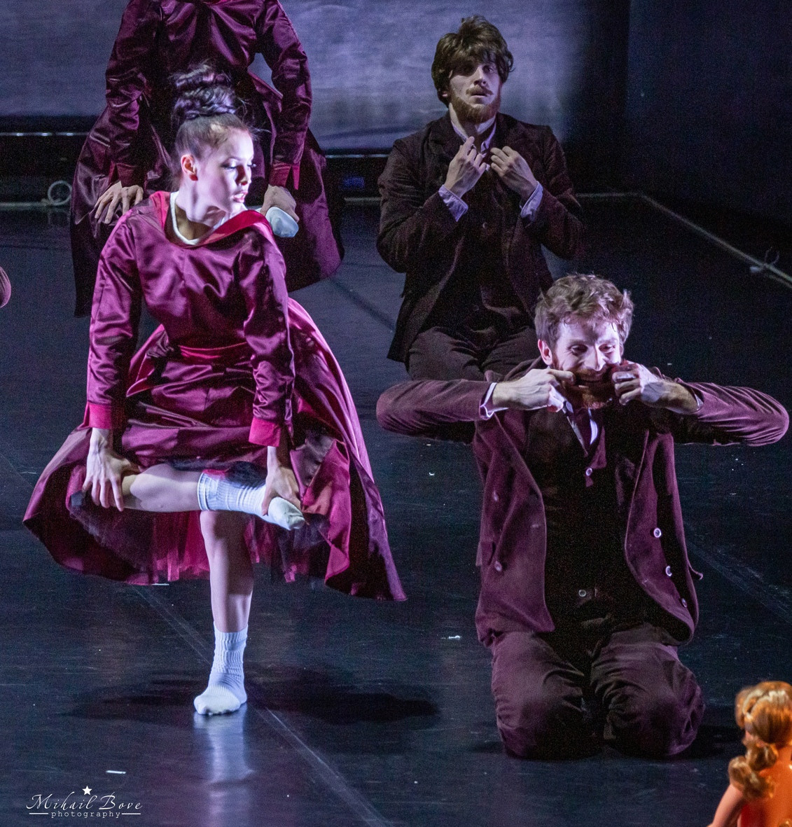 «Девушка с фарфоровыми глазами». Провинциальные танцы.Спектакль. Фотограф для маркетплейсов Михаил Бове