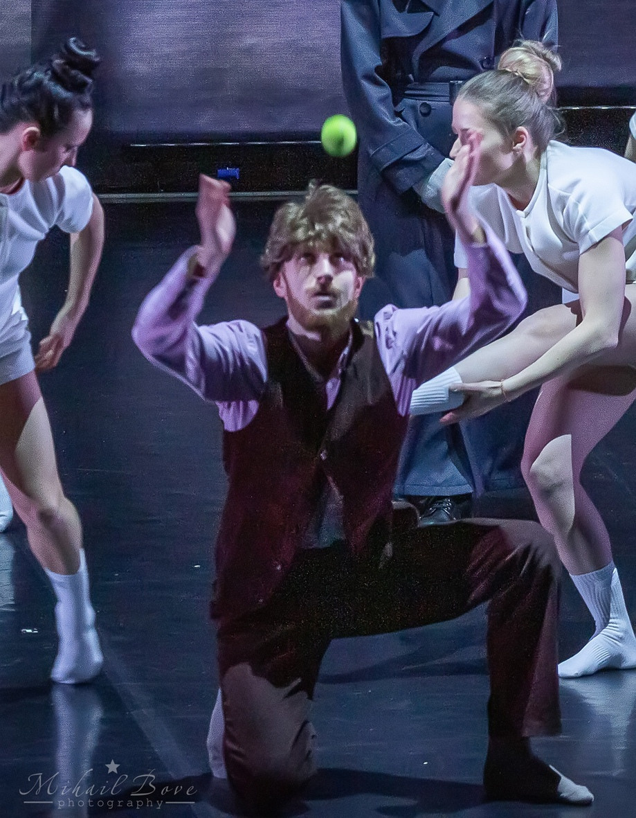 «Девушка с фарфоровыми глазами». Провинциальные танцы.Спектакль. Фотограф для маркетплейсов Михаил Бове