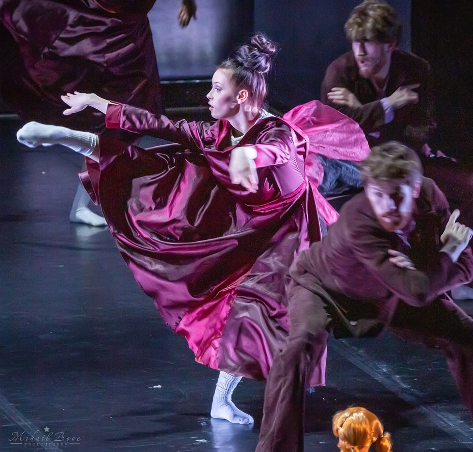 «Девушка с фарфоровыми глазами». Провинциальные танцы.Спектакль. Фотограф для маркетплейсов Михаил Бове