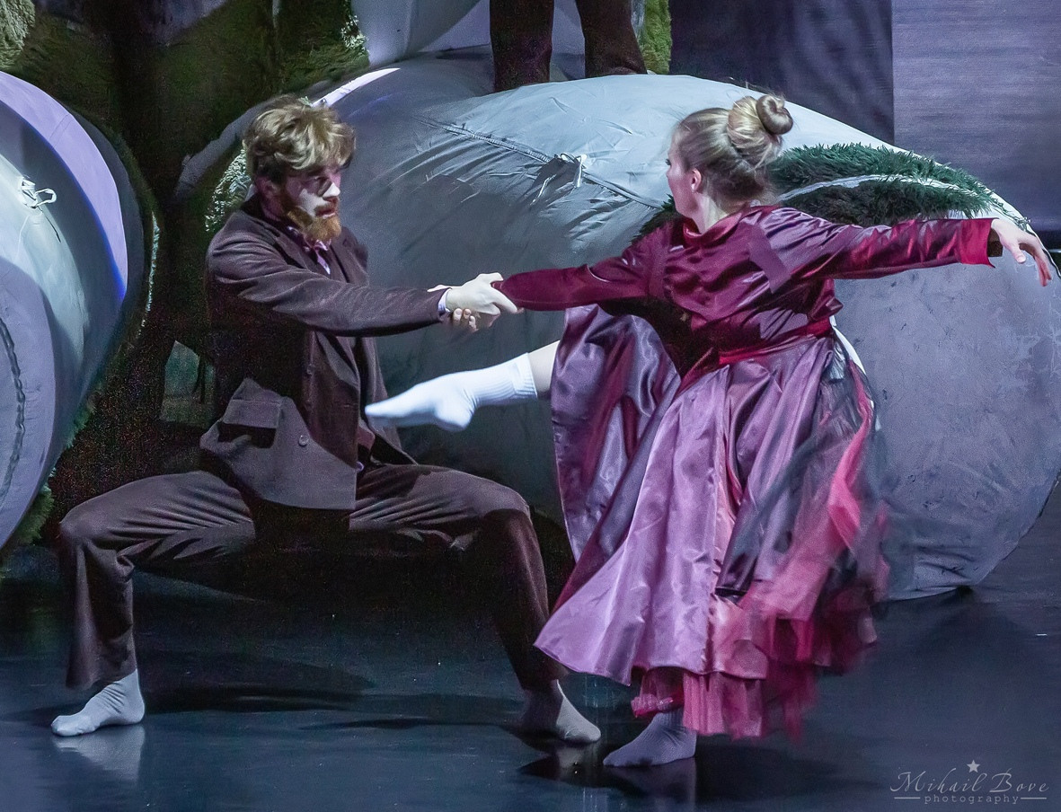 «Девушка с фарфоровыми глазами». Провинциальные танцы.Спектакль. Фотограф для маркетплейсов Михаил Бове