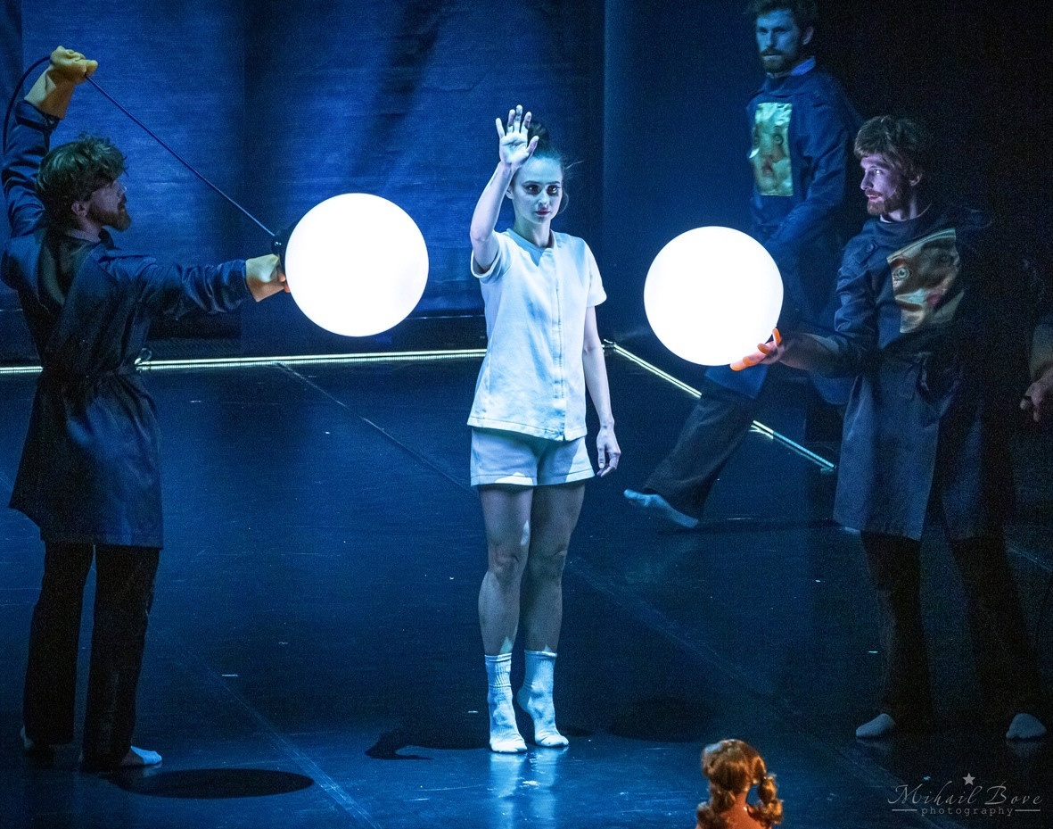 «Девушка с фарфоровыми глазами». Провинциальные танцы.Спектакль. Фотограф для маркетплейсов Михаил Бове