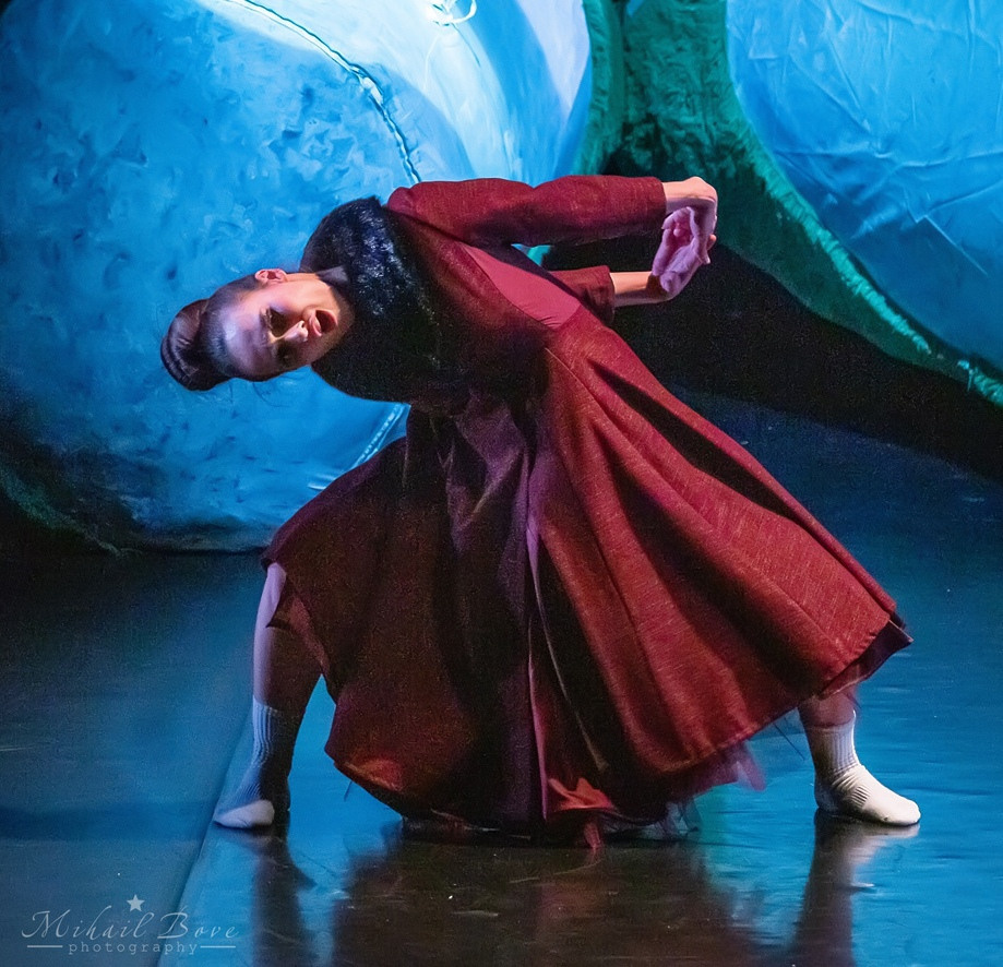 «Девушка с фарфоровыми глазами». Провинциальные танцы.Спектакль. Фотограф для маркетплейсов Михаил Бове