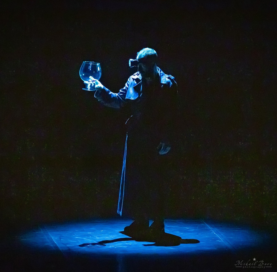 «Девушка с фарфоровыми глазами». Провинциальные танцы.Спектакль. Фотограф для маркетплейсов Михаил Бове