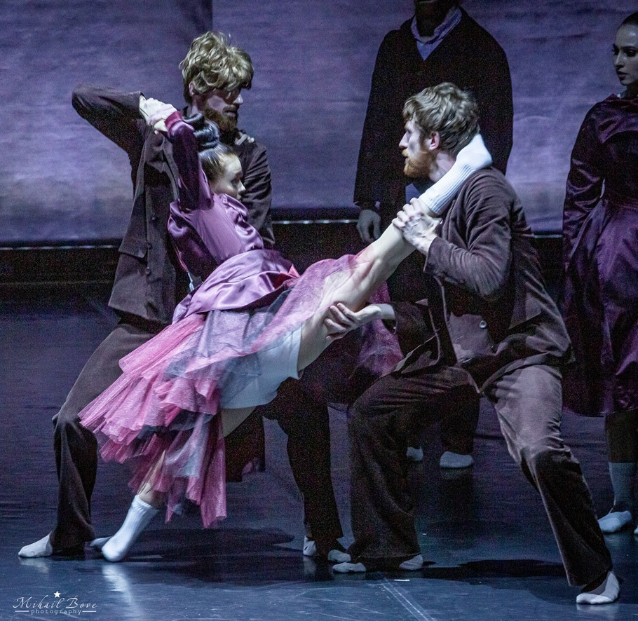 «Девушка с фарфоровыми глазами». Провинциальные танцы.Спектакль. Фотограф для маркетплейсов Михаил Бове