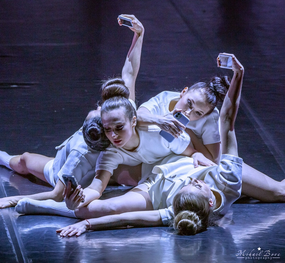 «Девушка с фарфоровыми глазами». Провинциальные танцы.Спектакль. Фотограф для маркетплейсов Михаил Бове