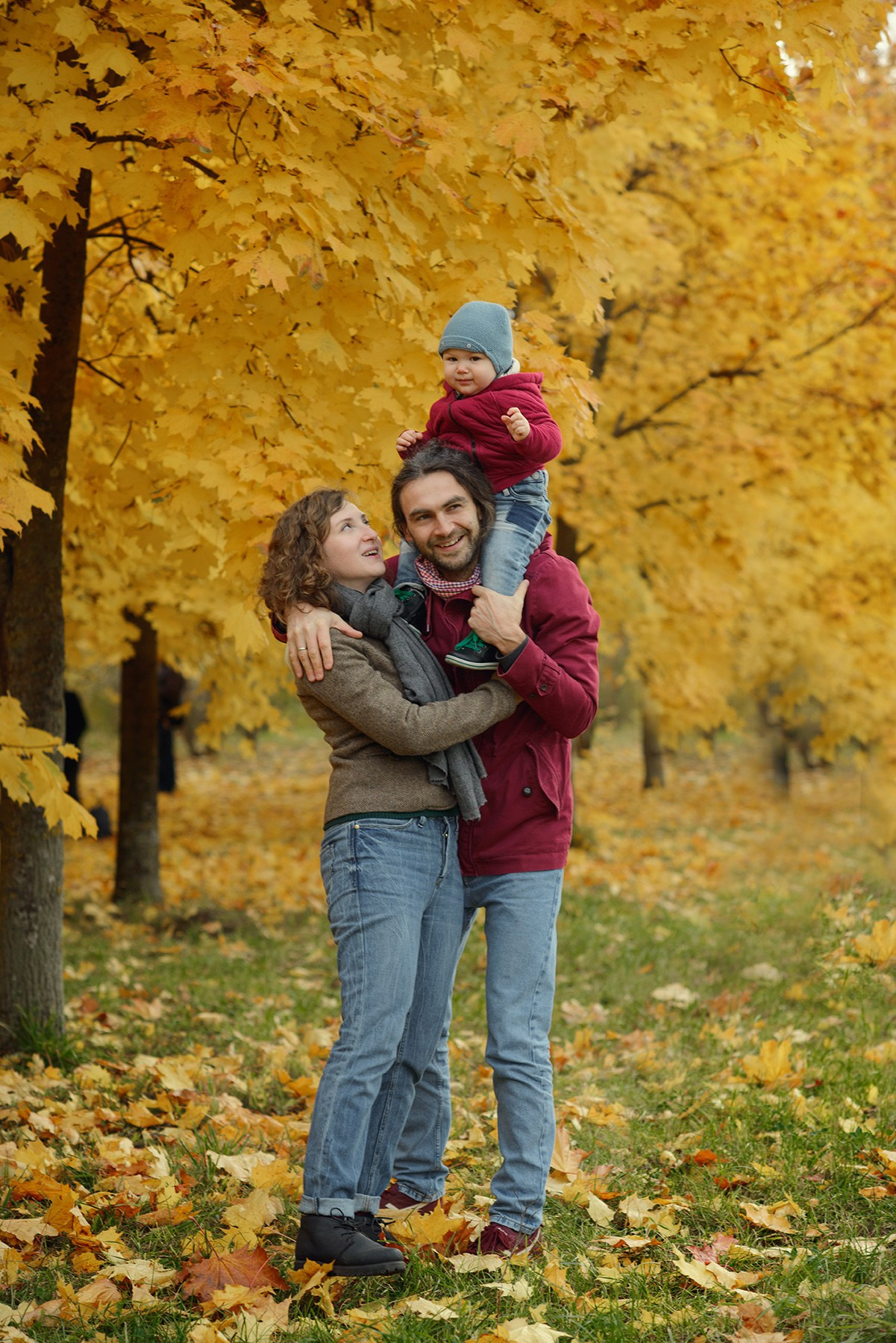 Family photo shoot in autumn. Photos with yellow leaves