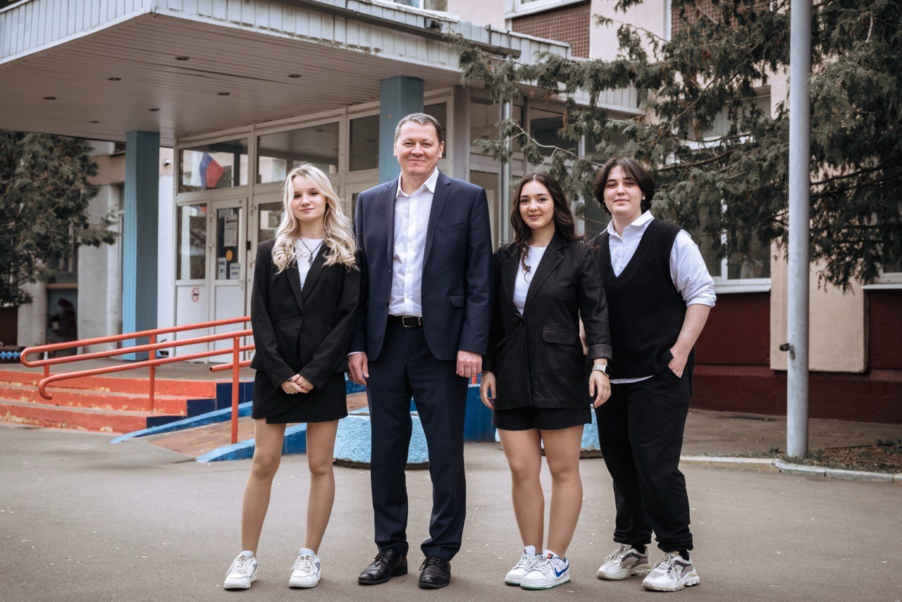 Выпускной альбом для класса — фотосессия в школе, пожелания и видео в Москве. MILATE — выпускные альбомы, фотосессии и видео в Москве