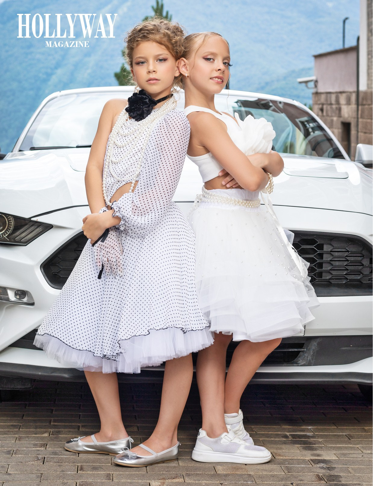 2 модели девочки с авто