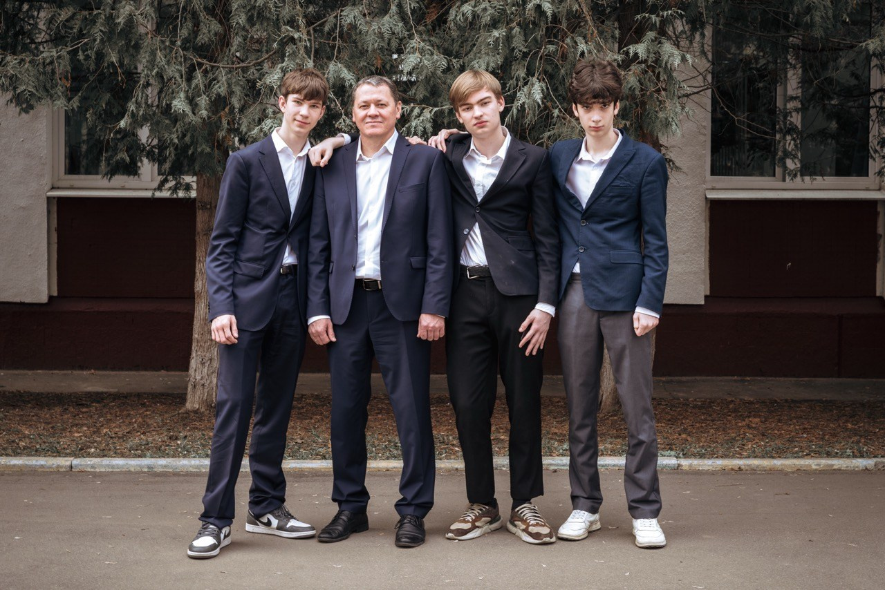 Выпускной альбом для класса — фотосессия в школе, пожелания и видео в Москве. MILATE — выпускные альбомы, фотосессии и видео в Москве