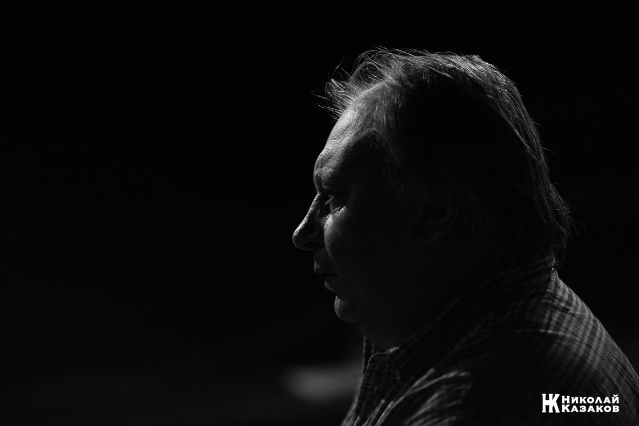 Артист Антон Ксенев на репетиции спектакля «Замок» в камерном театре Малыщицкого. Николай Казаков. Профессиональный фотограф. Преподаватель фотографии
