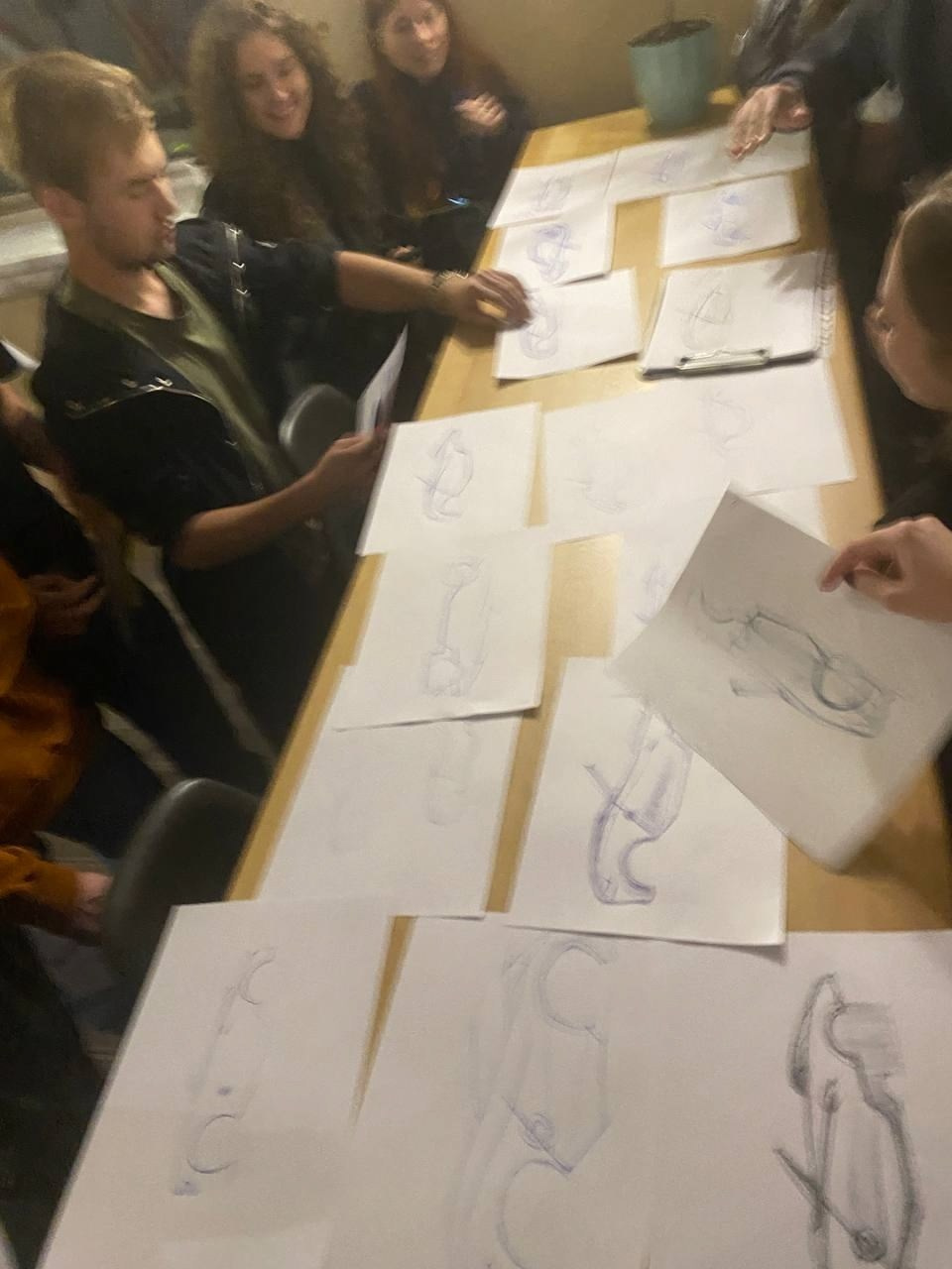 9 сентября в пространстве Raskroi (СПб) прошло мероприятие посвященное гению автомобильного дизайна — «Крис Бэнгл — путь легенды». Автомобильный фотограф Антон Цырулев