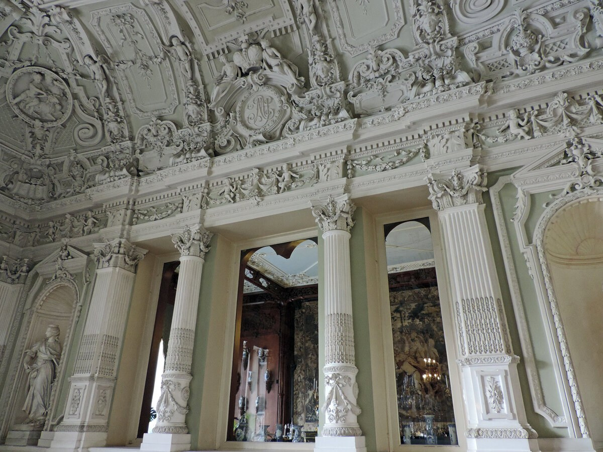 Локации для фотосессии в Ялте. Профессиональная фотосъемка в Крыму. Натуральные эмоции и живые кадры. Забронируйте дату прямо сейчас!