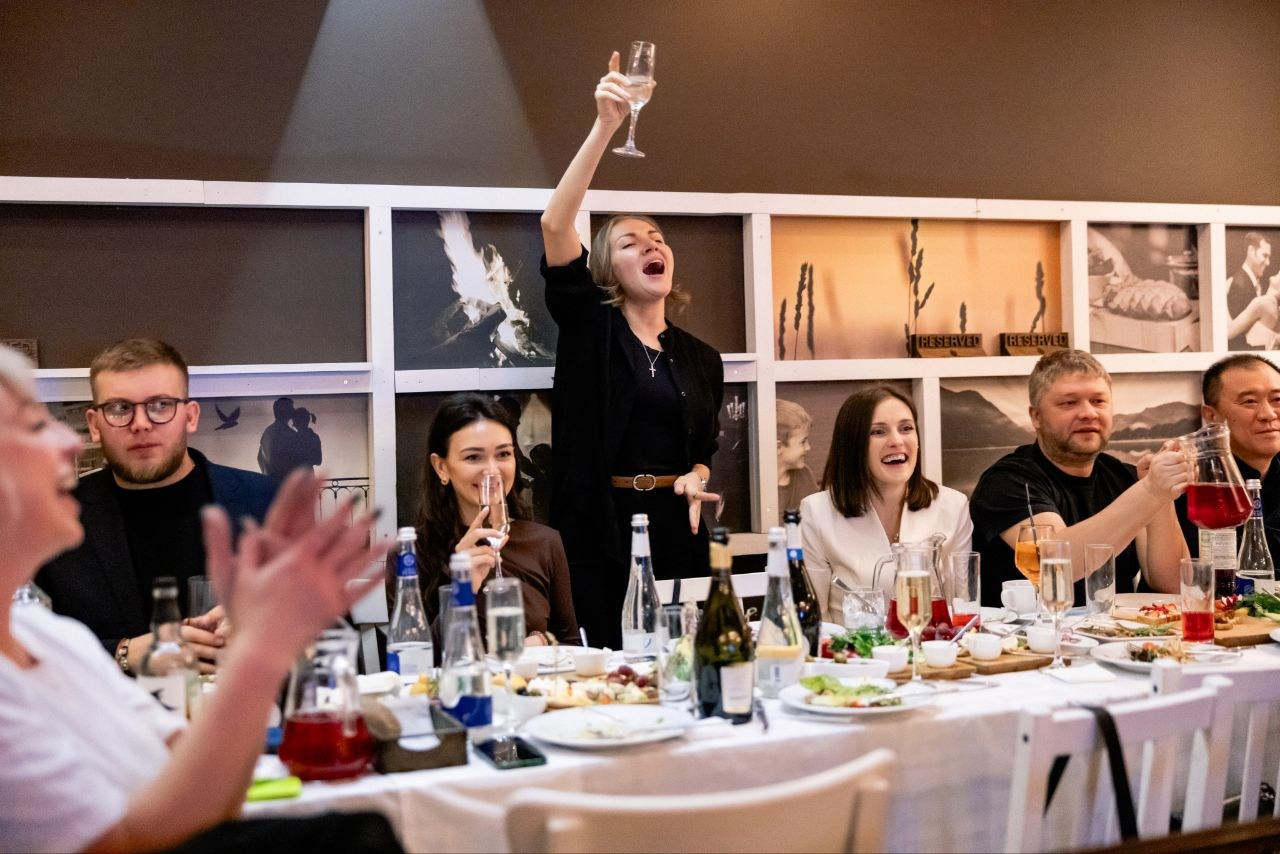 Ведущий + диджей + 1 из 8 моих услуг в подарок!