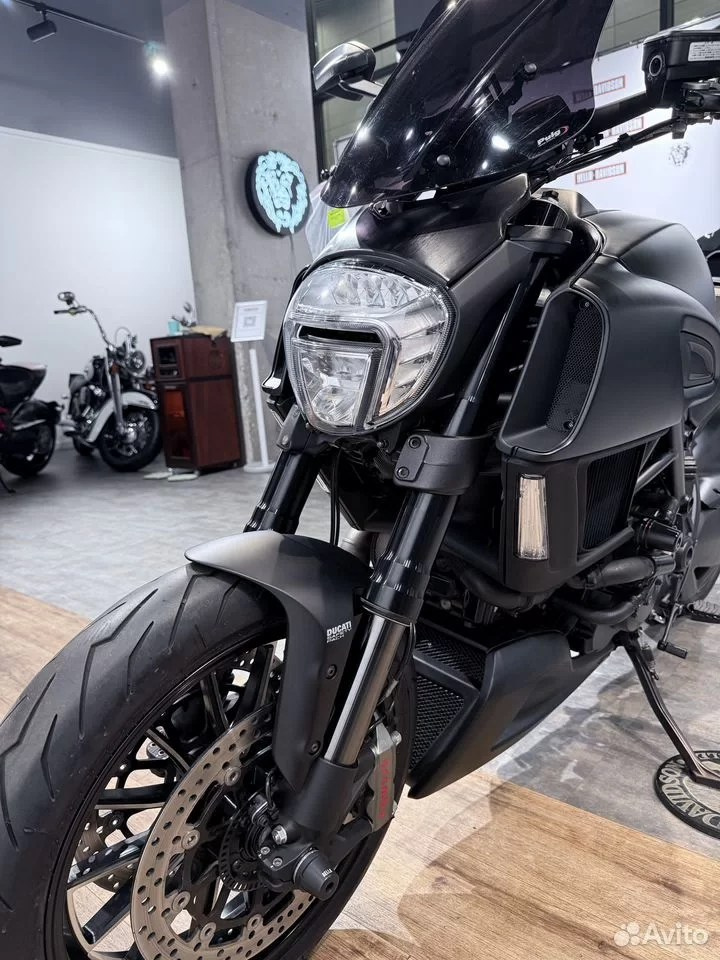 Купить 2015 Ducati Diavel (Dark Stealth) — подробнее на сайте. Hello Davidson, Москва. Только хорошие мотоциклы…