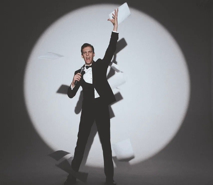 Ведущий праздников в России живу в Москве Карпенко Александр