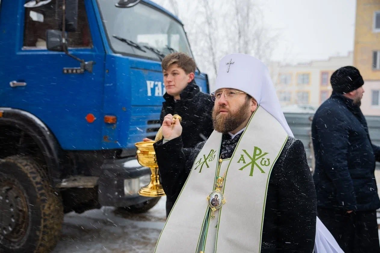 Благочинный Северо-Западного храма принял участие в освящении куполов строящегося храма. Саратовское Северо-Западное благочиние