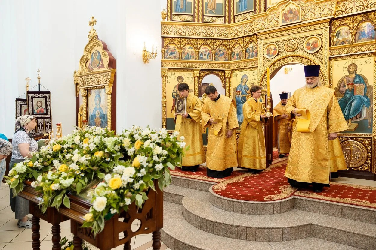 МИТРОПОЛИТ ИГНАТИЙ СОВЕРШИЛ БОЖЕСТВЕННУЮ ЛИТУРГИЮ В ХРАМЕ СВЯТОГО ВЕЛИКОМУЧЕНИКА ГЕОРГИЯ ПОБЕДОНОСЦА. Саратовское Северо-Западное благочиние