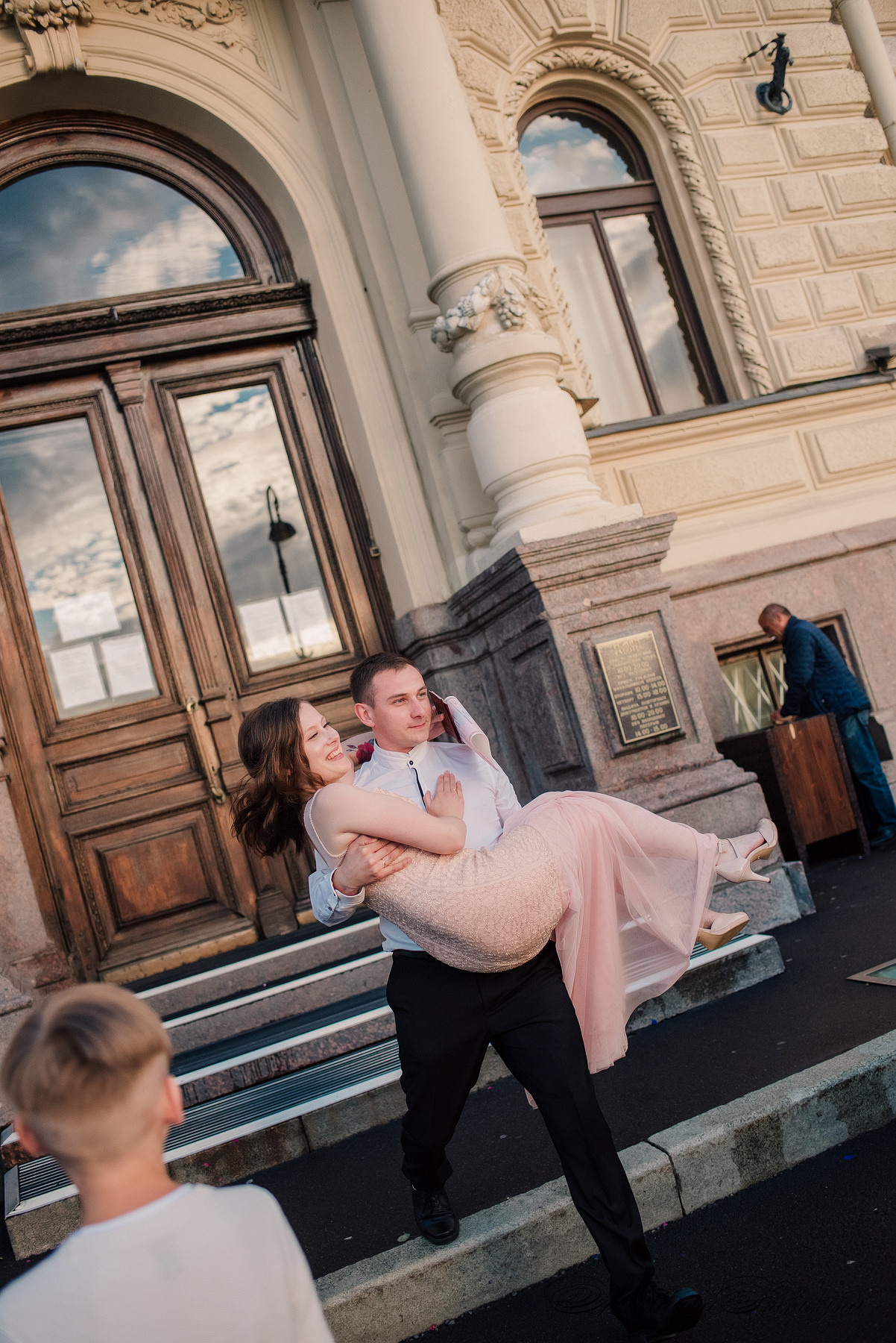 Ангелина и Денис. Дождь и счастье в городе. Семейный и Свадебный фотограф. Санкт-Петербург. Пушкин