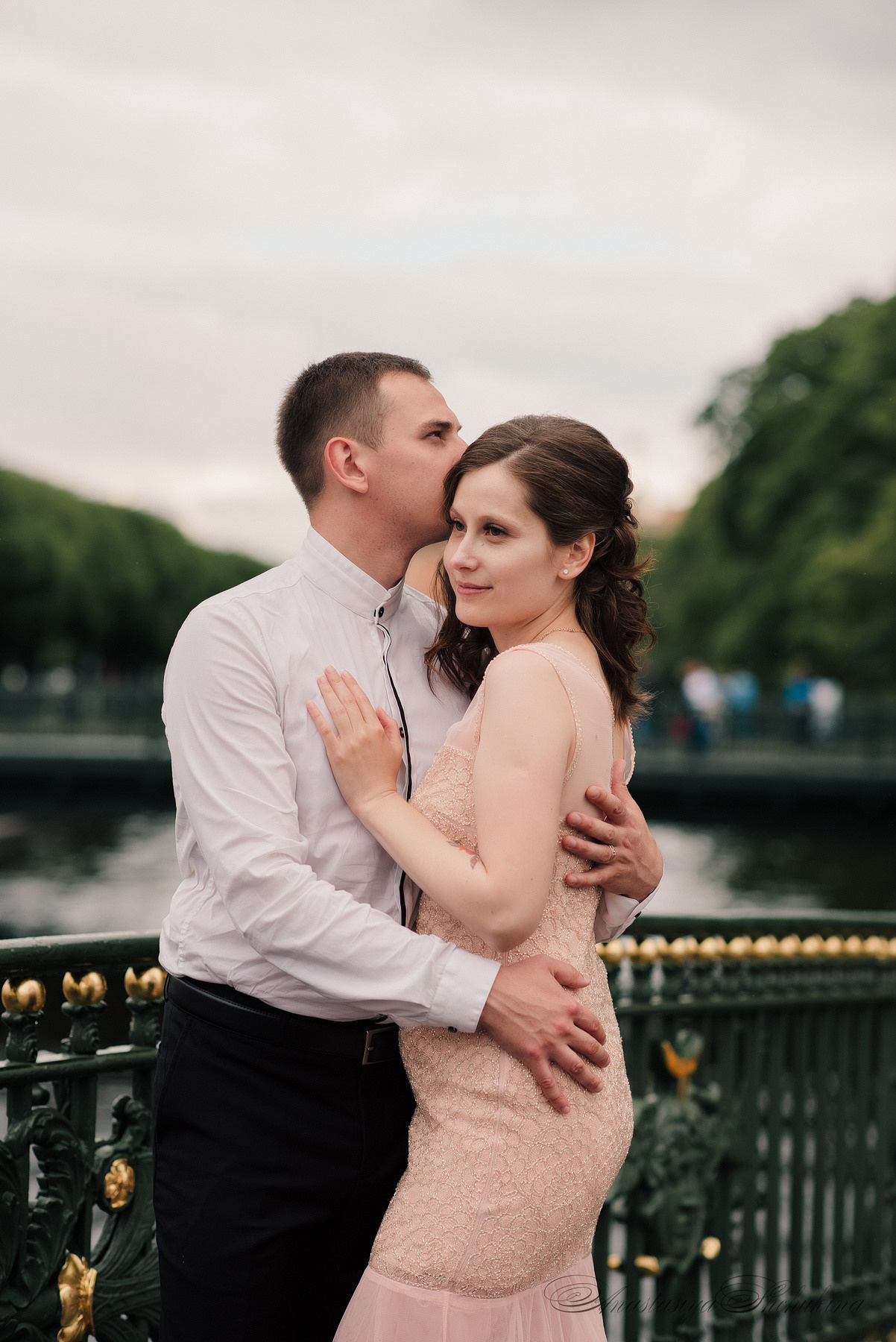 Ангелина и Денис. Дождь и счастье в городе. Семейный и Свадебный фотограф. Санкт-Петербург. Пушкин