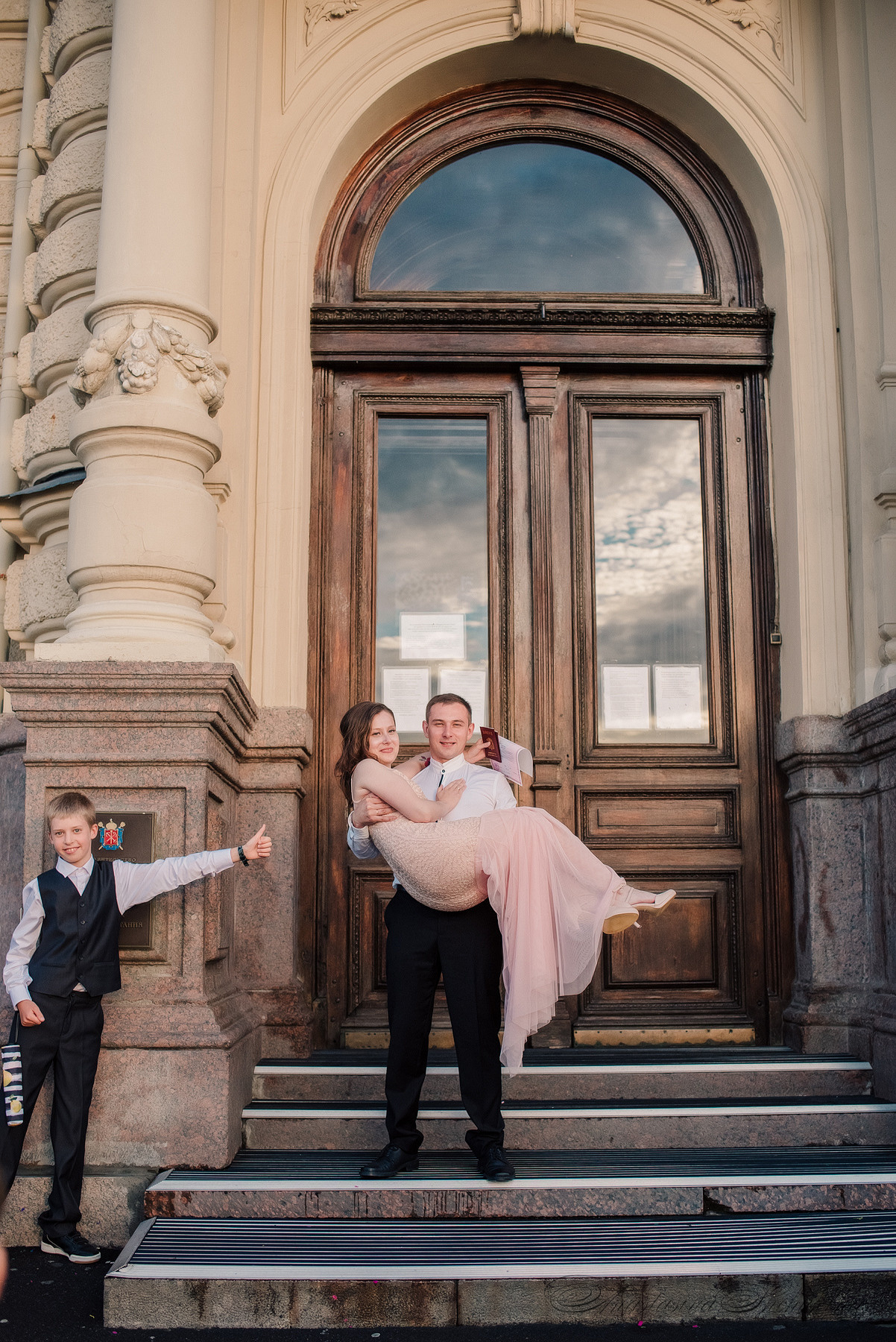 Ангелина и Денис. Дождь и счастье в городе. Семейный и Свадебный фотограф. Санкт-Петербург. Пушкин