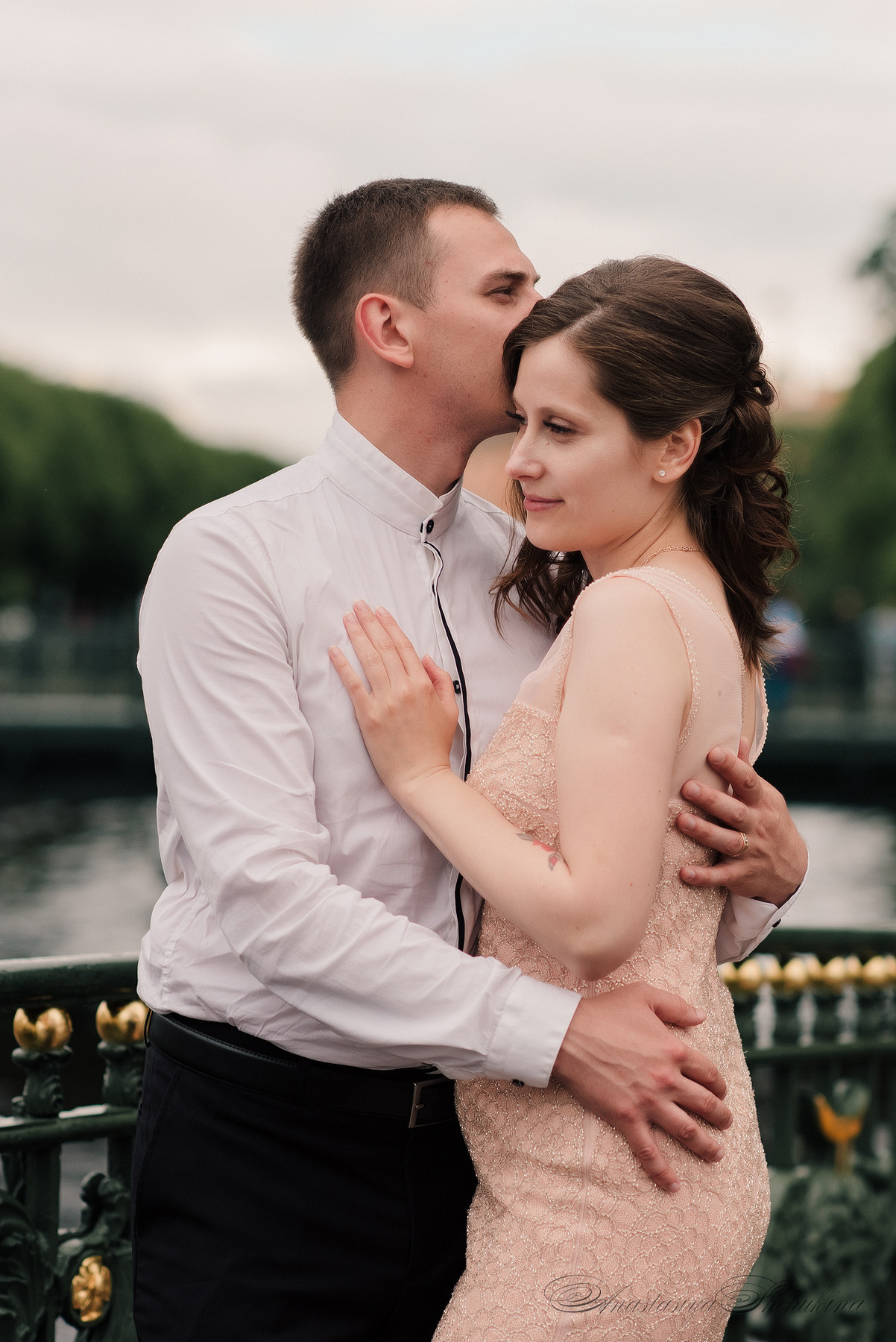 Ангелина и Денис. Дождь и счастье в городе. Семейный и Свадебный фотограф. Санкт-Петербург. Пушкин