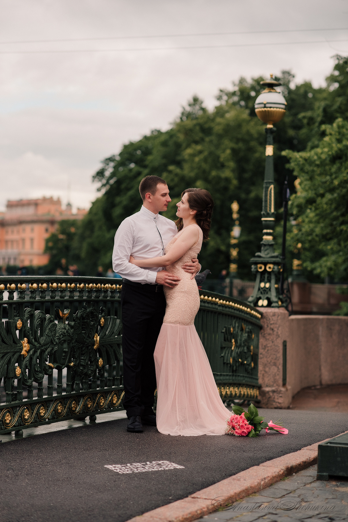 Ангелина и Денис. Дождь и счастье в городе. Семейный и Свадебный фотограф. Санкт-Петербург. Пушкин