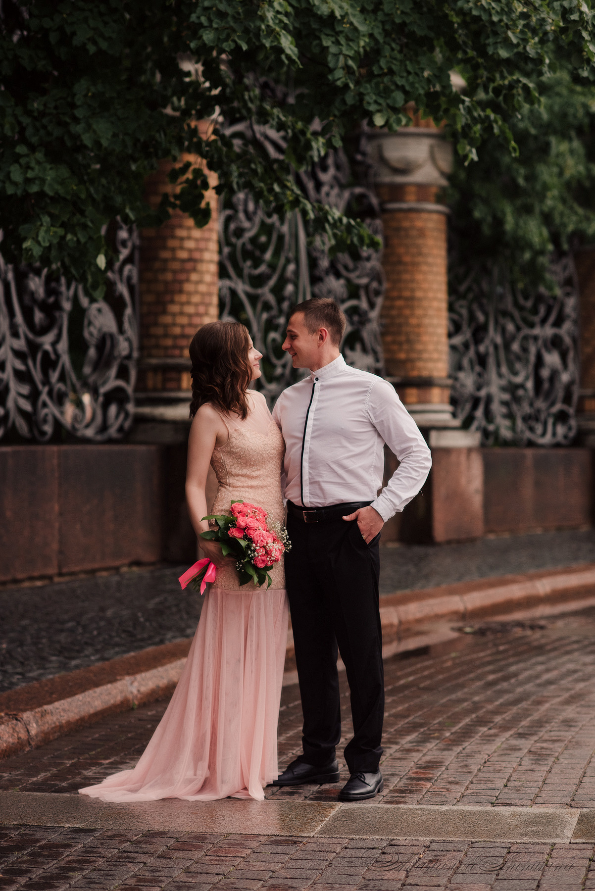 Ангелина и Денис. Дождь и счастье в городе. Семейный и Свадебный фотограф. Санкт-Петербург. Пушкин