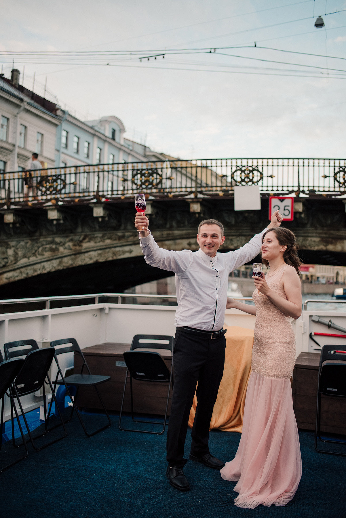 Ангелина и Денис. Дождь и счастье в городе. Семейный и Свадебный фотограф. Санкт-Петербург. Пушкин