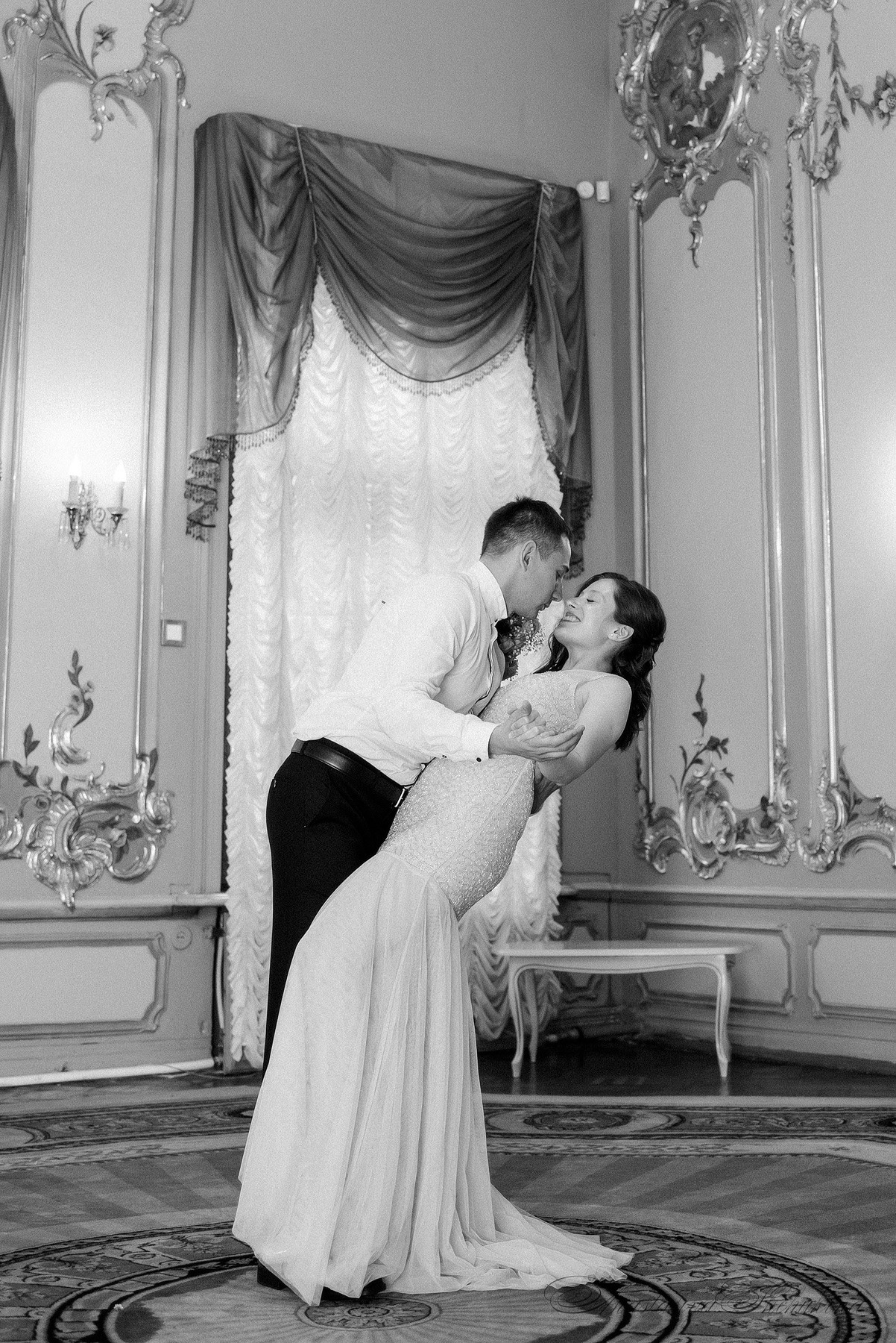 Ангелина и Денис. Дождь и счастье в городе. Семейный и Свадебный фотограф. Санкт-Петербург. Пушкин