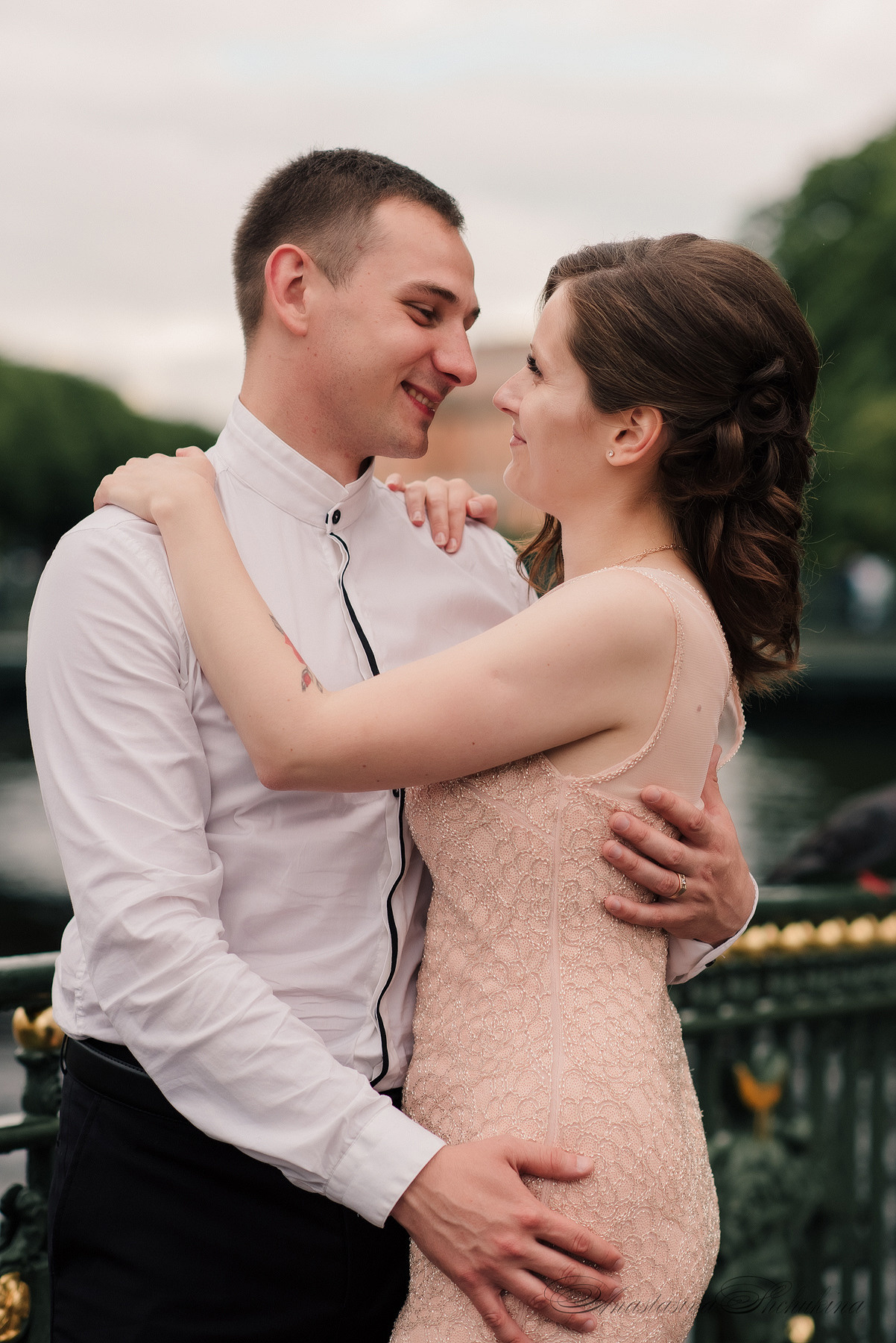 Ангелина и Денис. Дождь и счастье в городе. Семейный и Свадебный фотограф. Санкт-Петербург. Пушкин