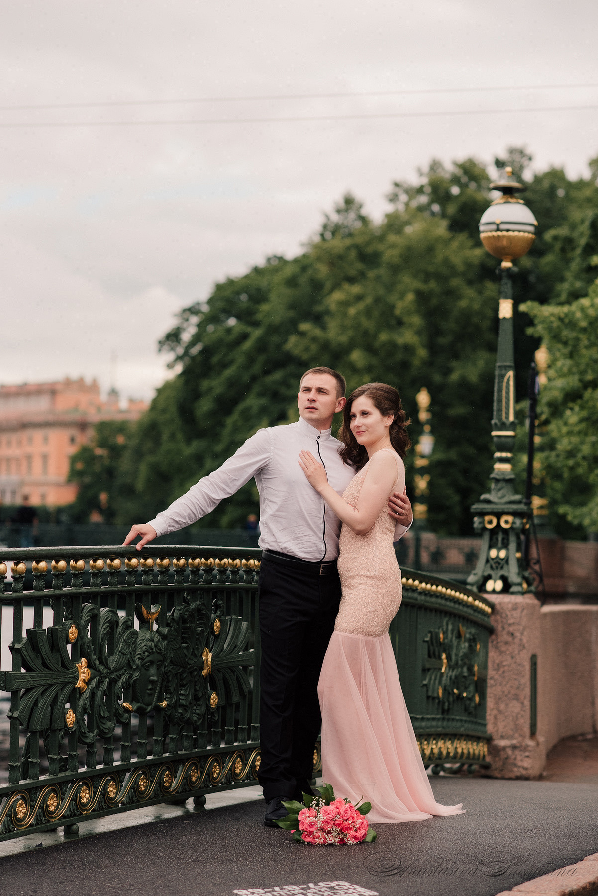 Ангелина и Денис. Дождь и счастье в городе. Семейный и Свадебный фотограф. Санкт-Петербург. Пушкин