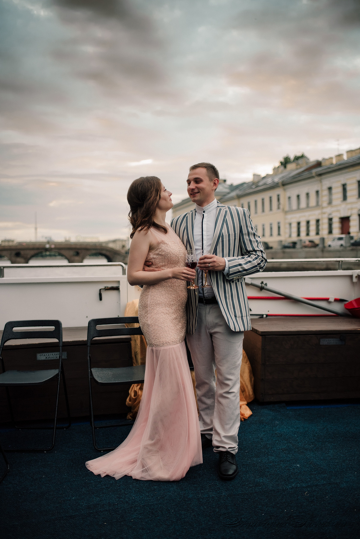 Ангелина и Денис. Дождь и счастье в городе. Семейный и Свадебный фотограф. Санкт-Петербург. Пушкин