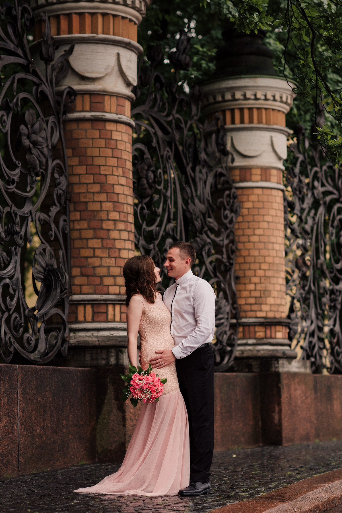 Ангелина и Денис. Дождь и счастье в городе. Семейный и Свадебный фотограф. Санкт-Петербург. Пушкин