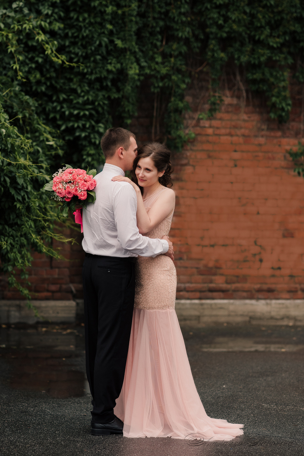 Ангелина и Денис. Дождь и счастье в городе. Семейный и Свадебный фотограф. Санкт-Петербург. Пушкин