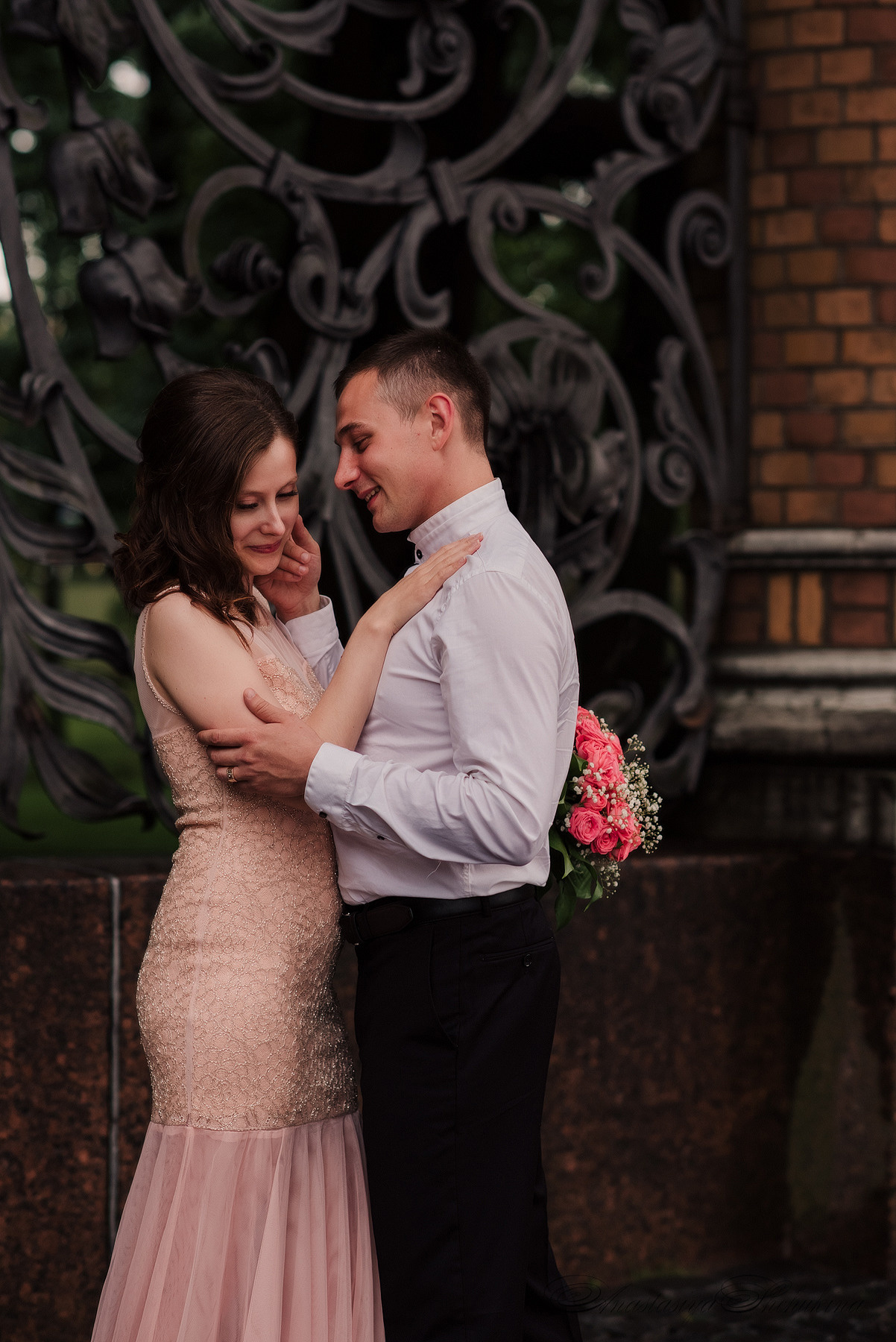 Ангелина и Денис. Дождь и счастье в городе. Семейный и Свадебный фотограф. Санкт-Петербург. Пушкин