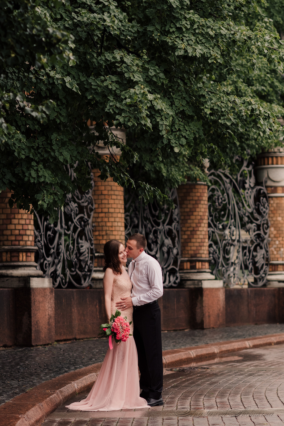 Ангелина и Денис. Дождь и счастье в городе. Семейный и Свадебный фотограф. Санкт-Петербург. Пушкин