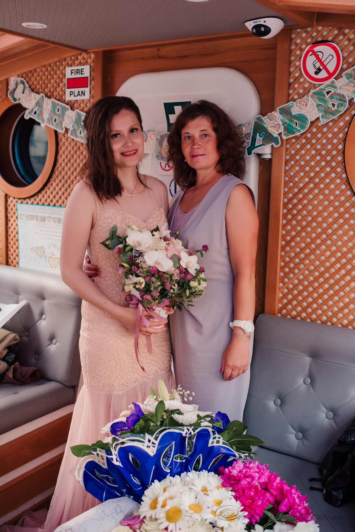 Ангелина и Денис. Дождь и счастье в городе. Семейный и Свадебный фотограф. Санкт-Петербург. Пушкин